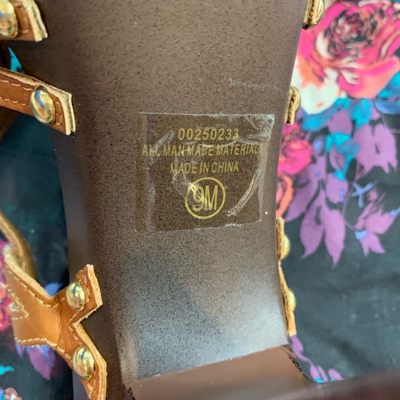 Icora Platform Heels - Picture 5 of 7